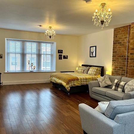 The Bards Loft, Large Studio Apartment 艾尔 外观 照片